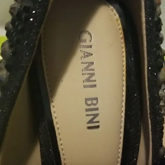 Wonens Shoes   - Picture 6 of 9